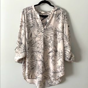 Size 0x tunic style blouse Cream with black detail
